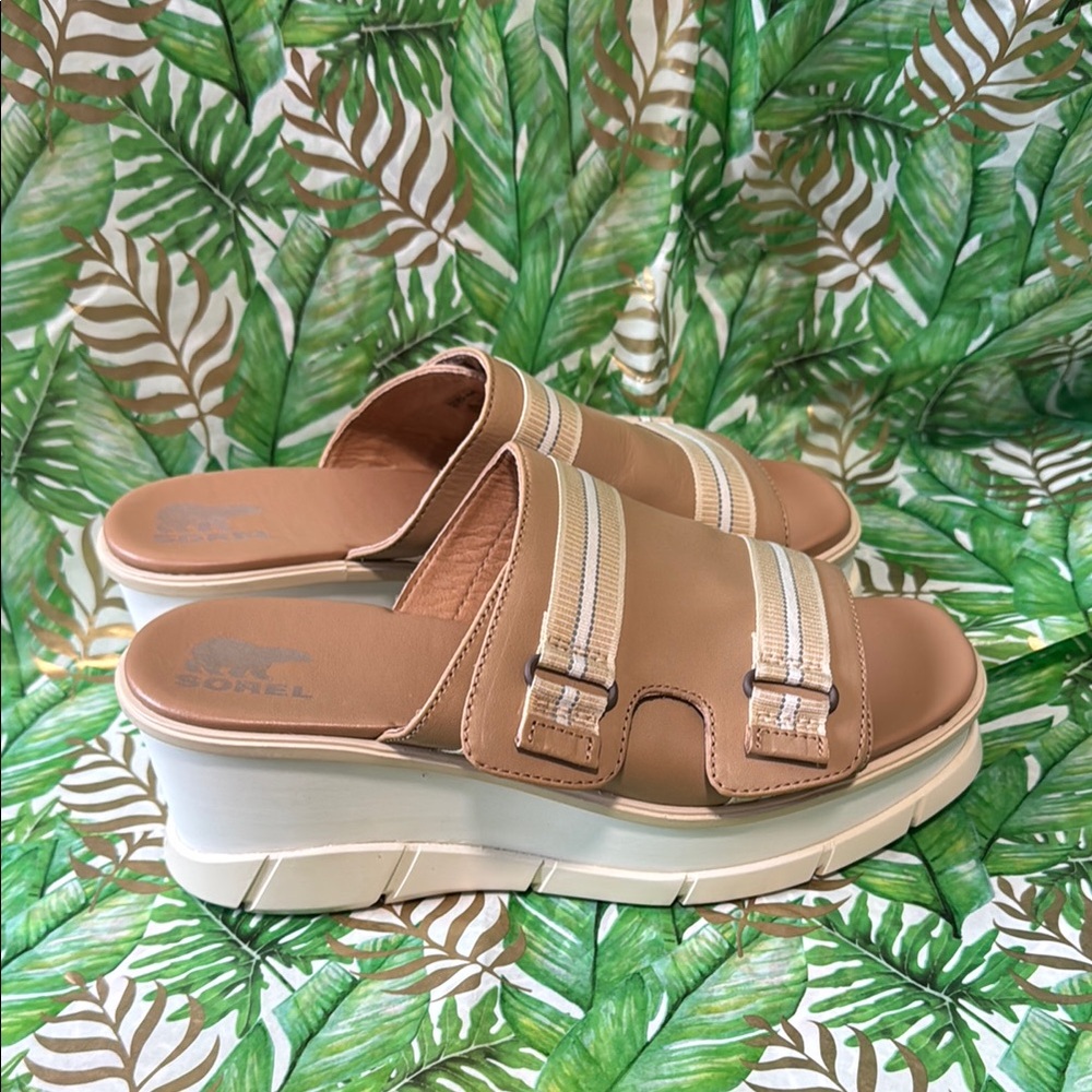 Sorel Women's Sandals in Tan and Cream